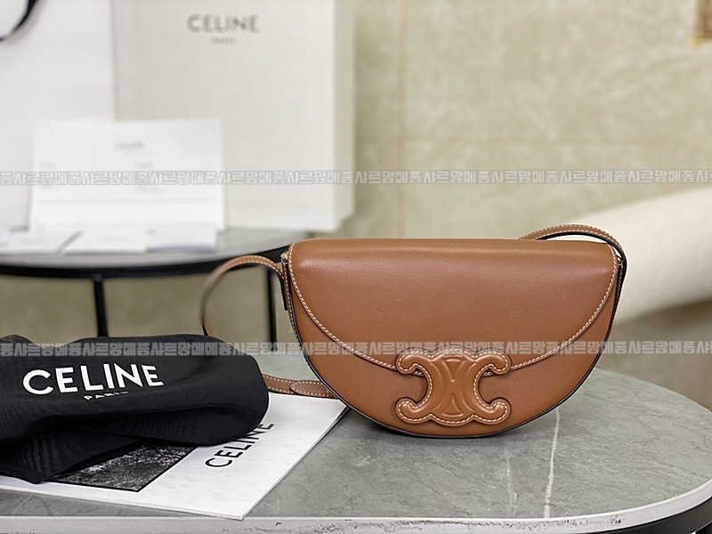 셀린느퀴르트리오페베사체숄더백 20260306-163106-001루.jpg