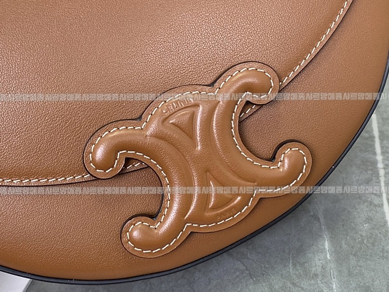 셀린느퀴르트리오페베사체숄더백 20260306-163106-005루.jpg