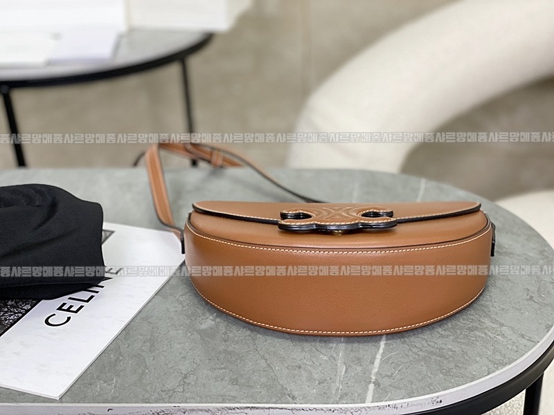 셀린느퀴르트리오페베사체숄더백 20260306-163106-006루.jpg