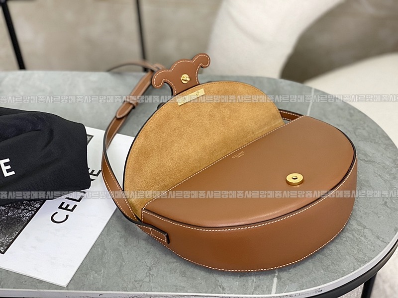 셀린느퀴르트리오페베사체숄더백 20260306-163106-007루.jpg