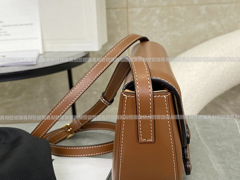 셀린느퀴르트리오페베사체숄더백 20260306-163107-012루.jpg