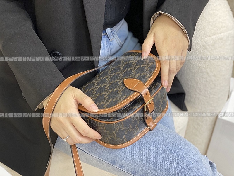 셀린느폴코트리옹프캔버스메신저백 20260306-163548-023루.jpg