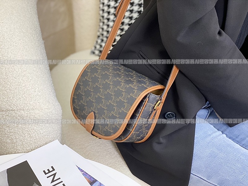 셀린느폴코트리옹프캔버스메신저백 20260306-163547-022루.jpg