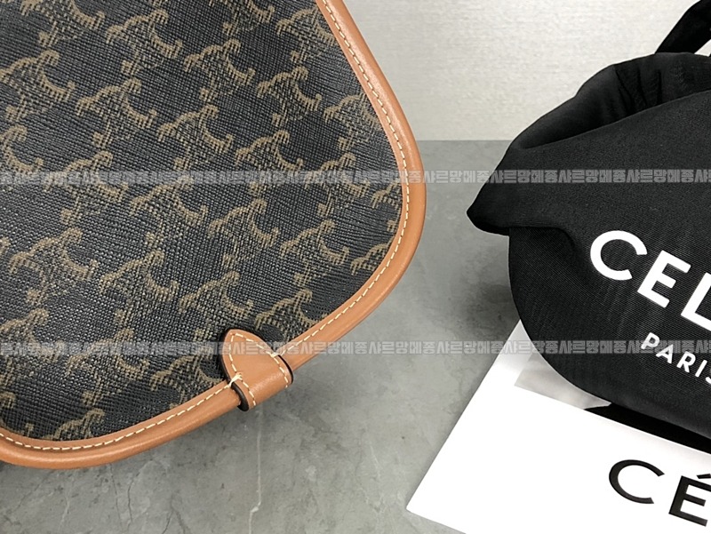 셀린느폴코트리옹프캔버스메신저백 20260306-163547-016루.jpg