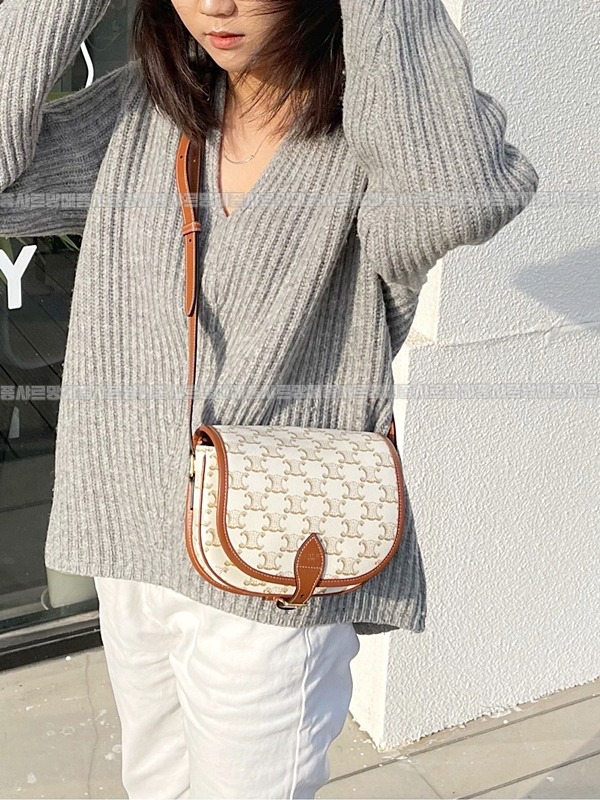 셀린느폴코트리옹프캔버스메신저백 20260307-104209-022루.jpg