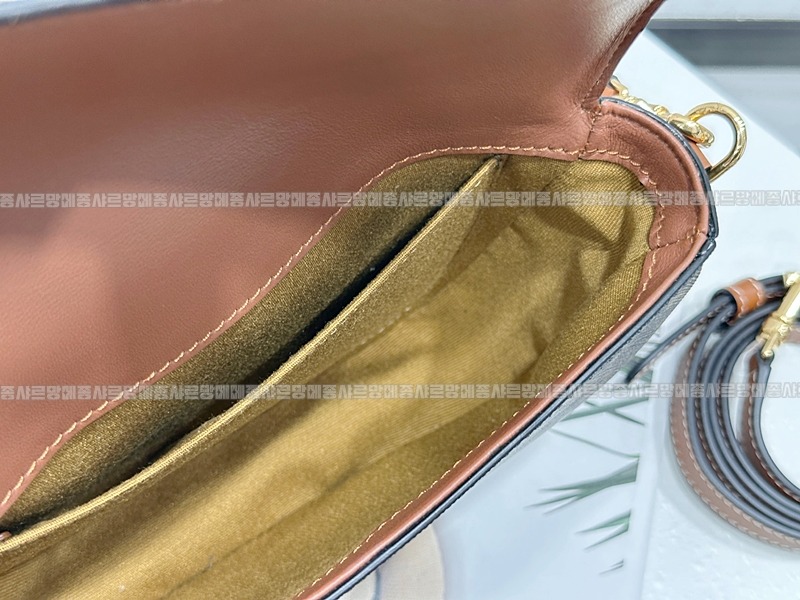 셀린느미니베사체백 20260307-110155-007루.jpg