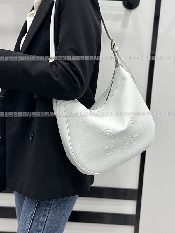 셀린느미디움엘로이즈백 20260307-111622-017루.jpg