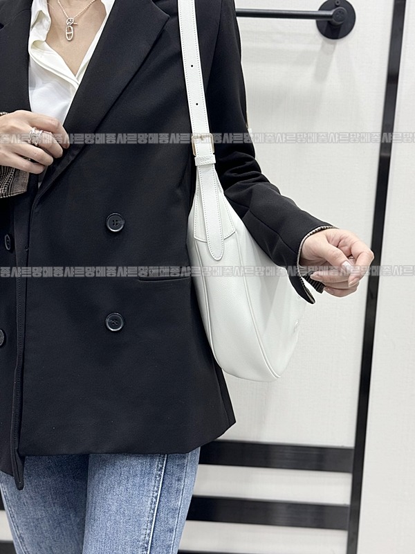 셀린느미디움엘로이즈백 20260307-111622-019루.jpg