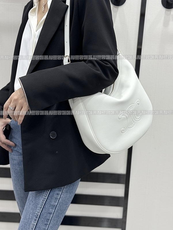 셀린느미디움엘로이즈백 20260307-111622-018루.jpg