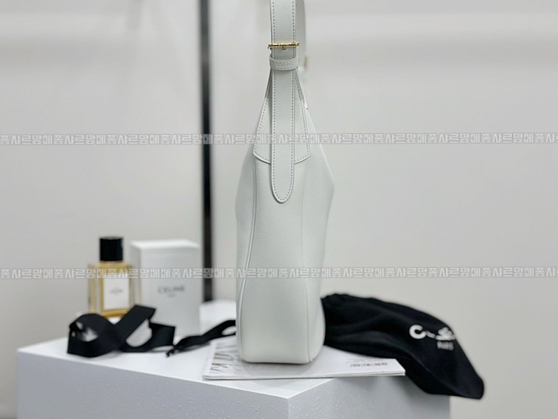 셀린느미디움엘로이즈백 20260307-111620-003루.jpg