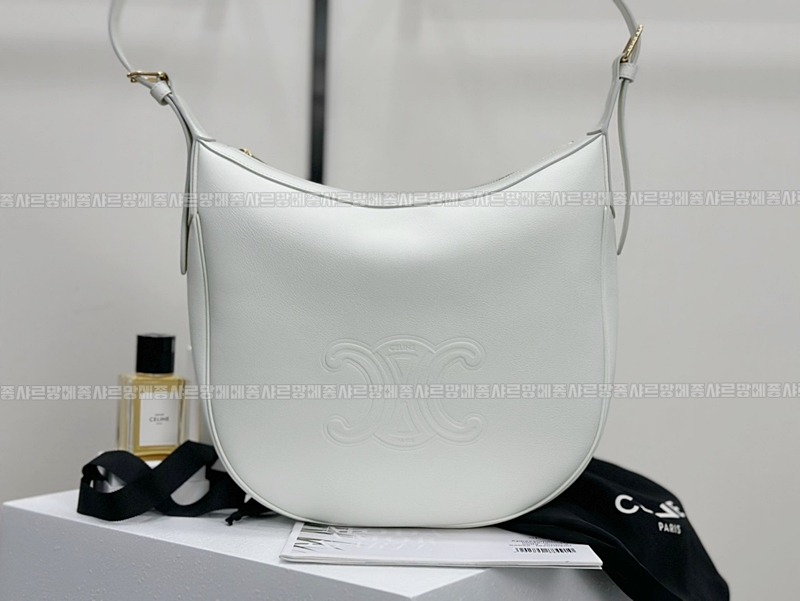 셀린느미디움엘로이즈백 20260307-111620-001루.jpg