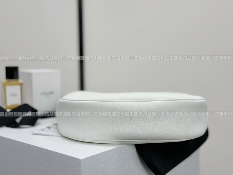 셀린느미디움엘로이즈백 20260307-111621-009루.jpg