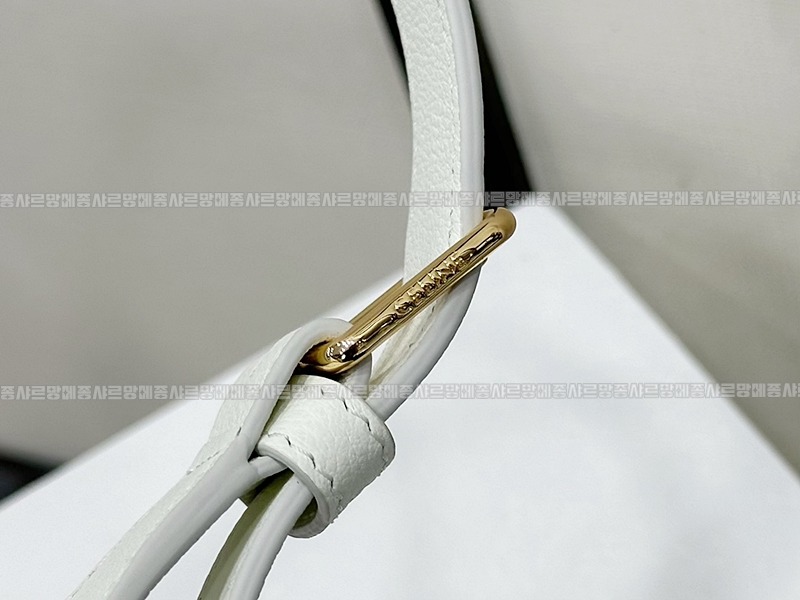 셀린느미디움엘로이즈백 20260307-111622-014루.jpg