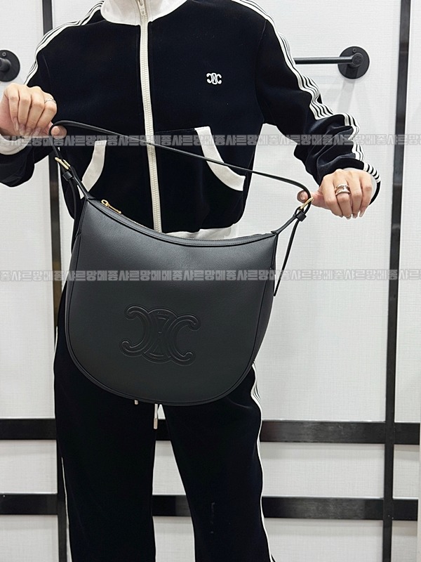 셀린느미디움엘로이즈백 20260307-112124-019루.jpg