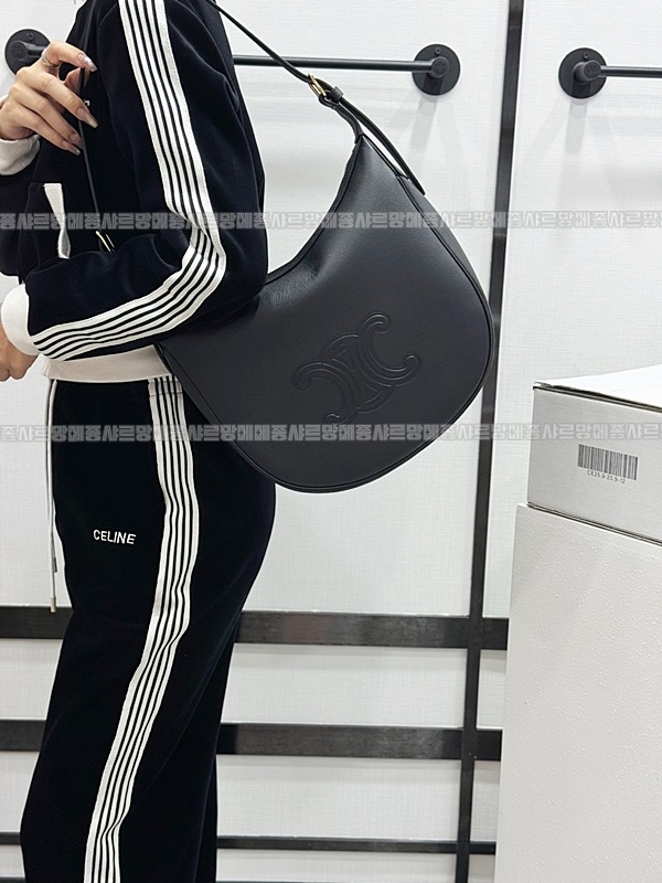 셀린느미디움엘로이즈백 20260307-112123-017루.jpg