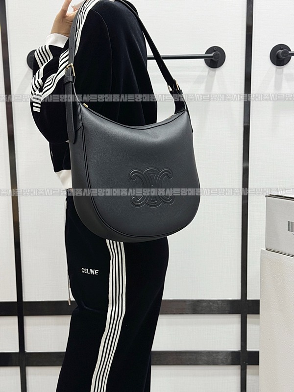 셀린느미디움엘로이즈백 20260307-112124-020루.jpg