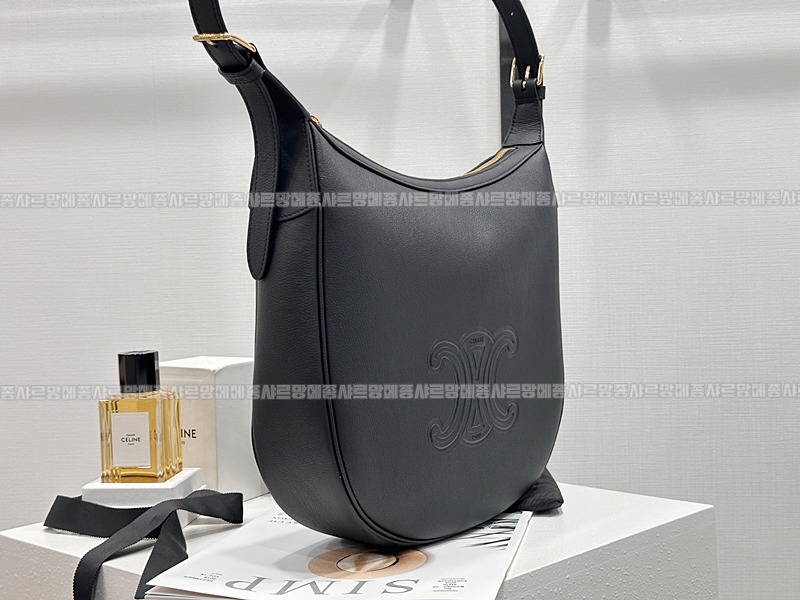 셀린느미디움엘로이즈백 20260307-112120-002루.jpg