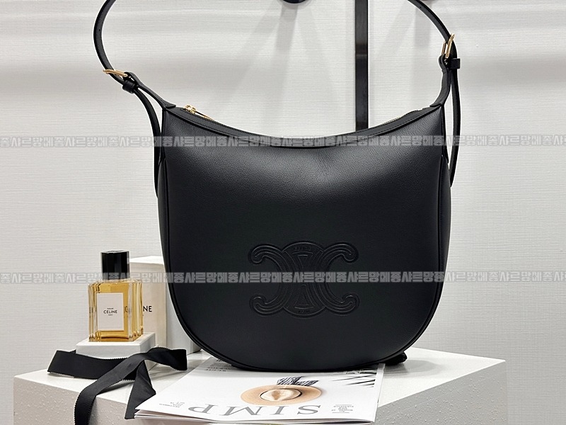 셀린느미디움엘로이즈백 20260307-112120-001루.jpg