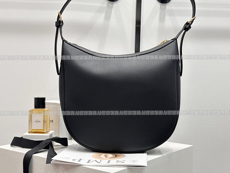 셀린느미디움엘로이즈백 20260307-112120-003루.jpg