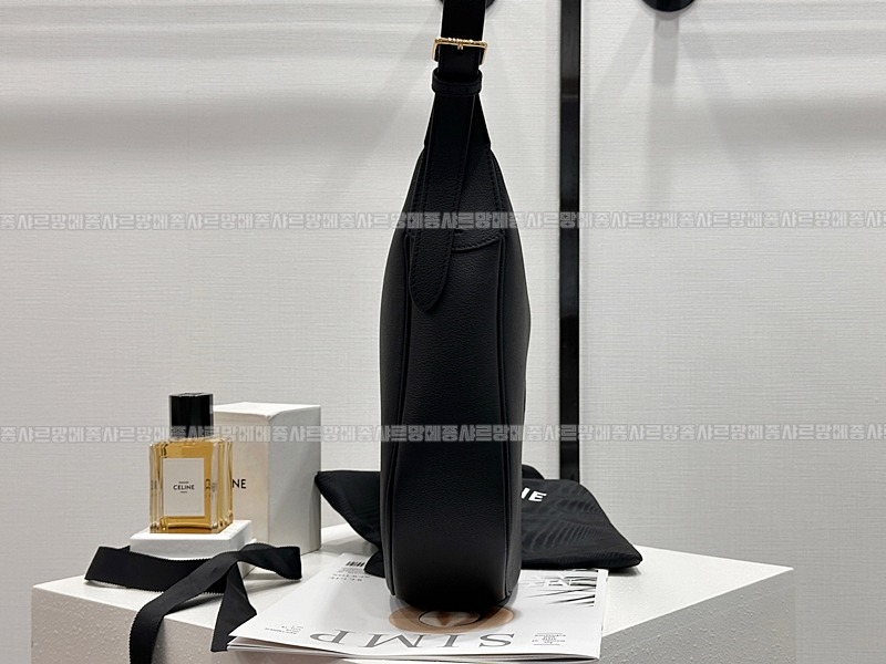 셀린느미디움엘로이즈백 20260307-112120-004루.jpg