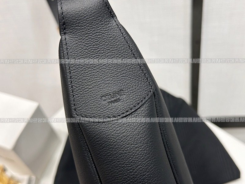 셀린느미디움엘로이즈백 20260307-112120-005루.jpg