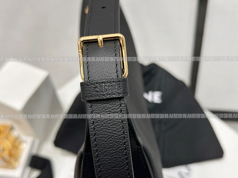 셀린느미디움엘로이즈백 20260307-112120-006루.jpg