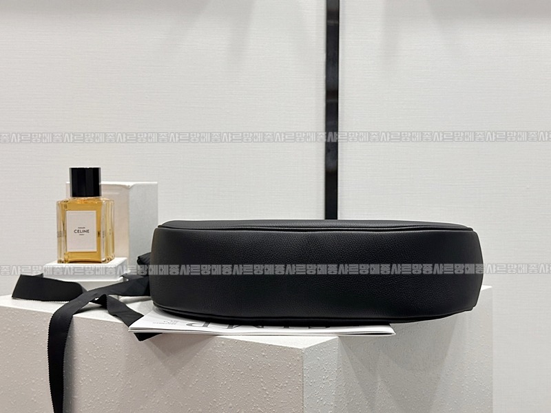 셀린느미디움엘로이즈백 20260307-112121-009루.jpg