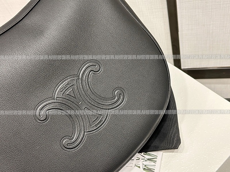 셀린느미디움엘로이즈백 20260307-112121-010루.jpg