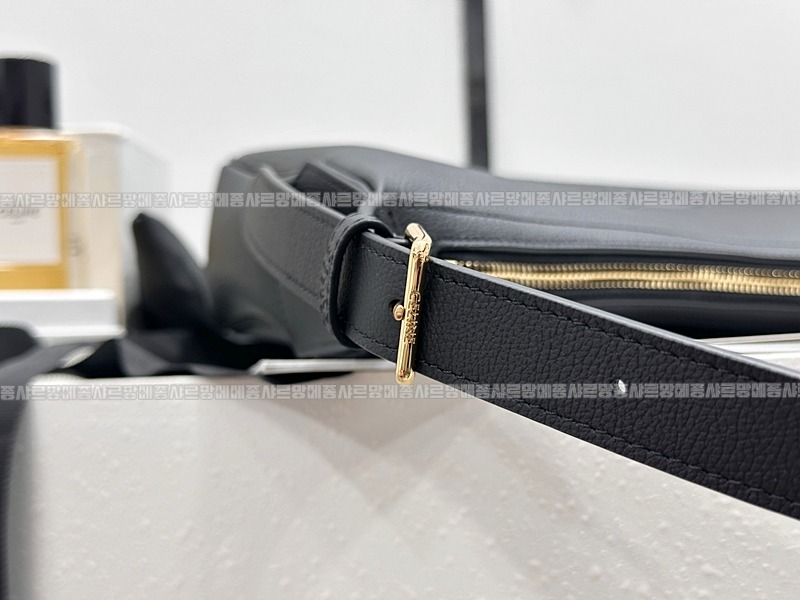 셀린느미디움엘로이즈백 20260307-112121-011루.jpg