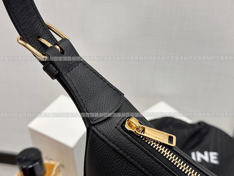 셀린느미디움엘로이즈백 20260307-112122-013루.jpg