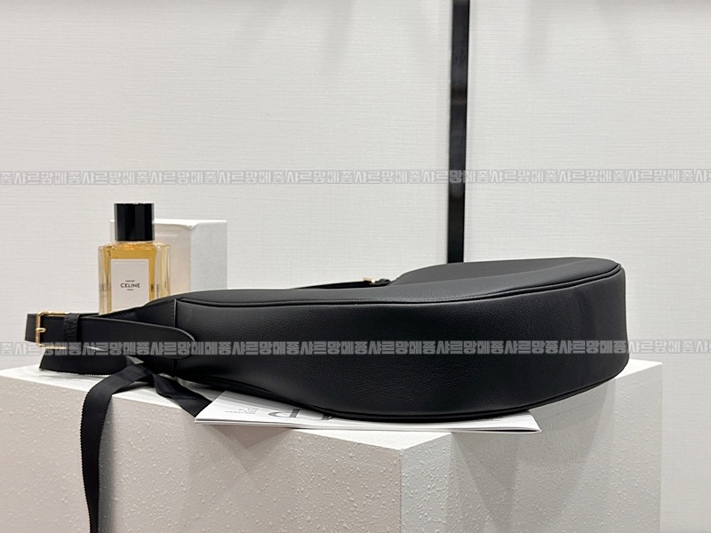 셀린느미디움엘로이즈백 20260307-112122-014루.jpg