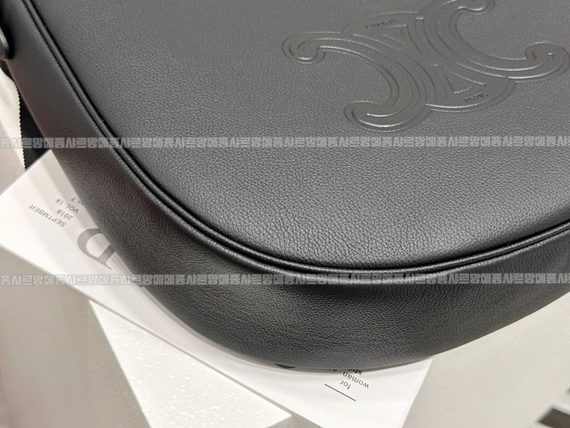 셀린느미디움엘로이즈백 20260307-112122-015루.jpg