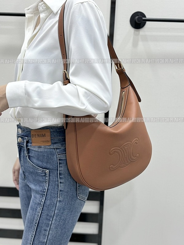 셀린느미디움엘로이즈백 20260307-112429-016루.jpg