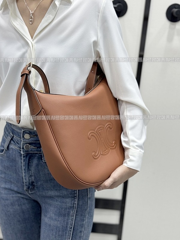 셀린느미디움엘로이즈백 20260307-112429-018루.jpg