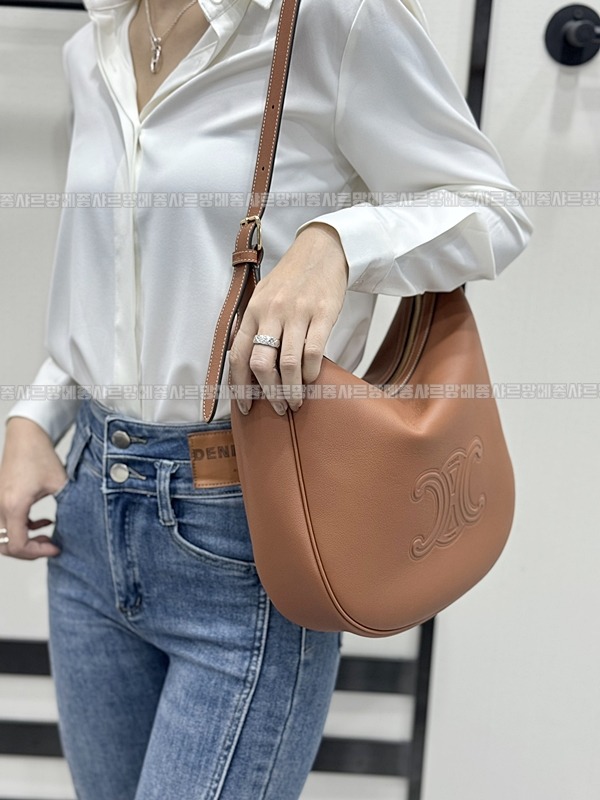 셀린느미디움엘로이즈백 20260307-112429-020루.jpg