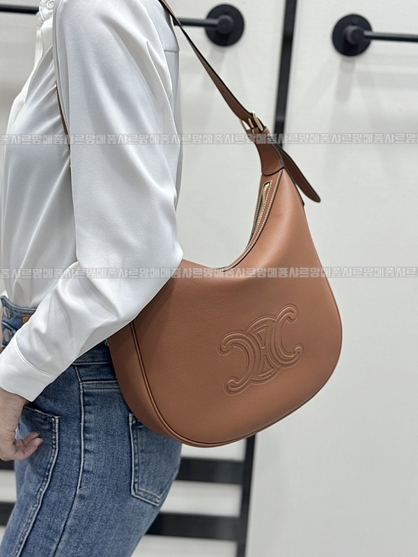 셀린느미디움엘로이즈백 20260307-112429-019루.jpg