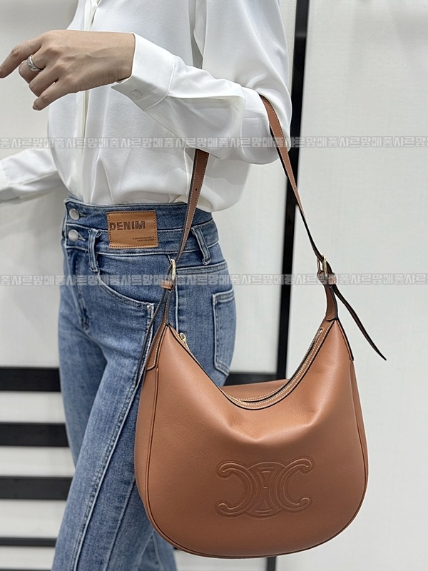 셀린느미디움엘로이즈백 20260307-112429-021루.jpg