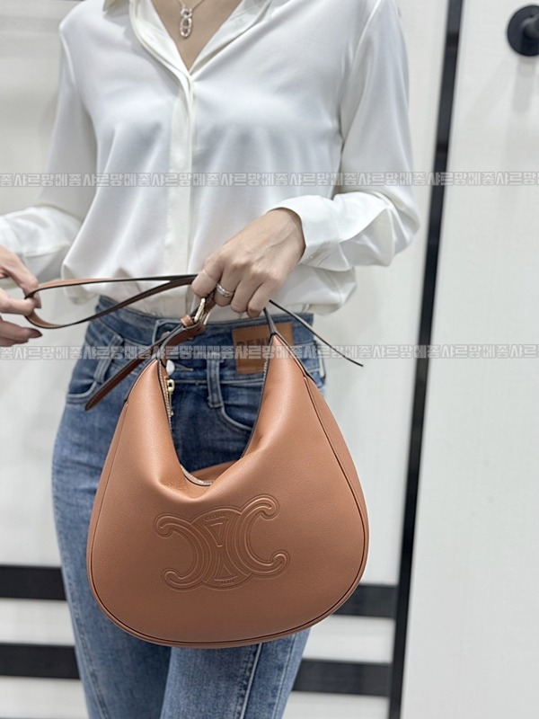 셀린느미디움엘로이즈백 20260307-112430-022루.jpg