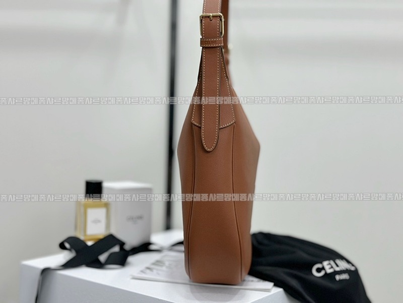 셀린느미디움엘로이즈백 20260307-112427-003루.jpg