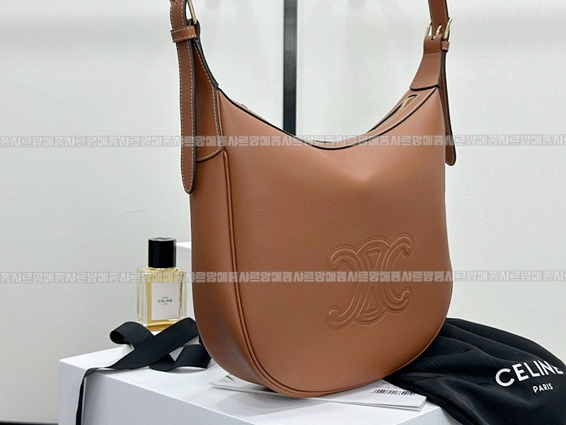 셀린느미디움엘로이즈백 20260307-112427-002루.jpg