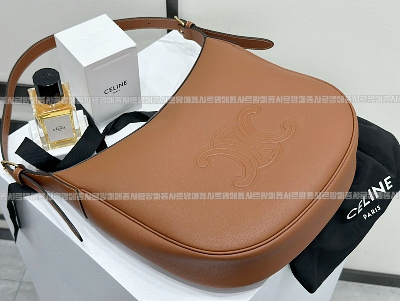 셀린느미디움엘로이즈백 20260307-112427-006루.jpg