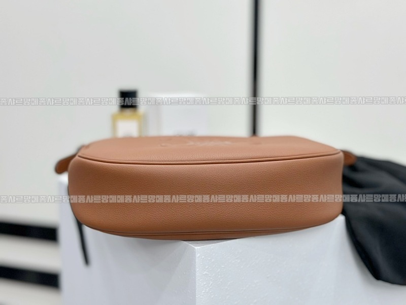 셀린느미디움엘로이즈백 20260307-112428-009루.jpg