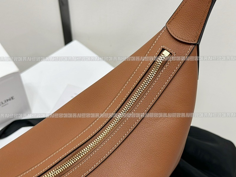 셀린느미디움엘로이즈백 20260307-112428-008루.jpg