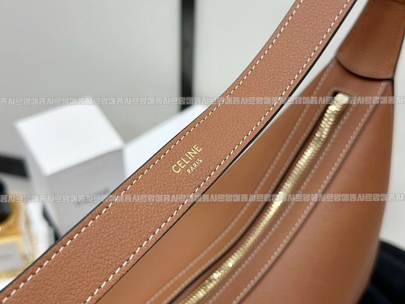 셀린느미디움엘로이즈백 20260307-112428-011루.jpg