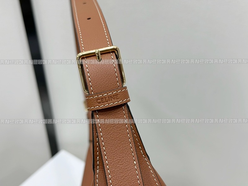 셀린느미디움엘로이즈백 20260307-112428-012루.jpg