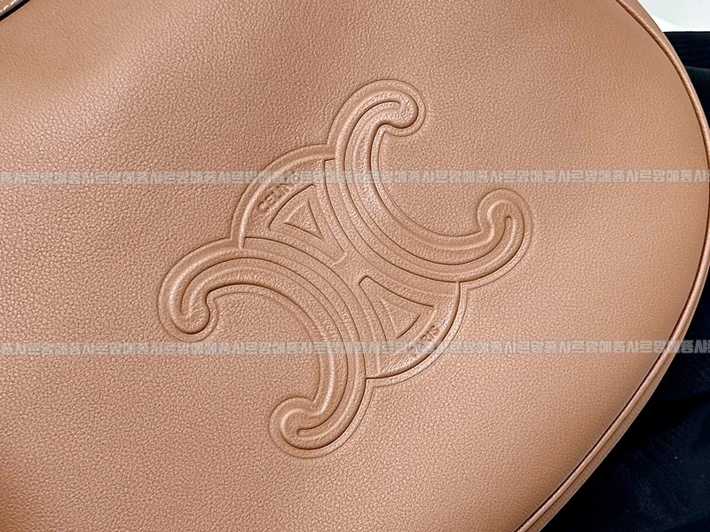 셀린느미디움엘로이즈백 20260307-112428-010루.jpg