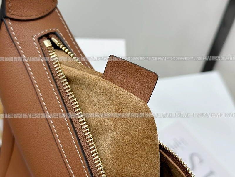 셀린느미디움엘로이즈백 20260307-112428-014루.jpg