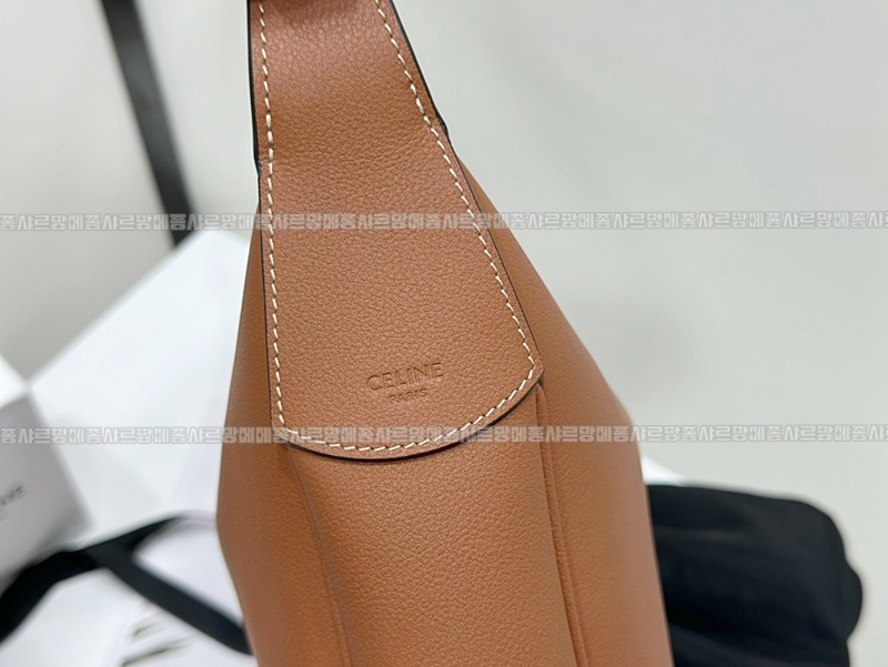 셀린느미디움엘로이즈백 20260307-112428-015루.jpg