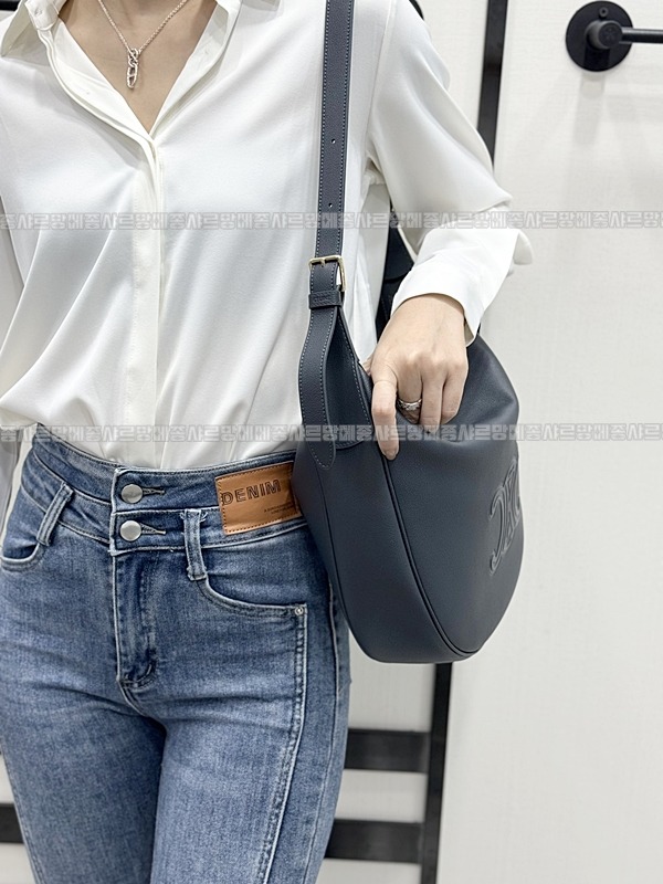 셀린느미디움엘로이즈백 20260307-112703-018루.jpg