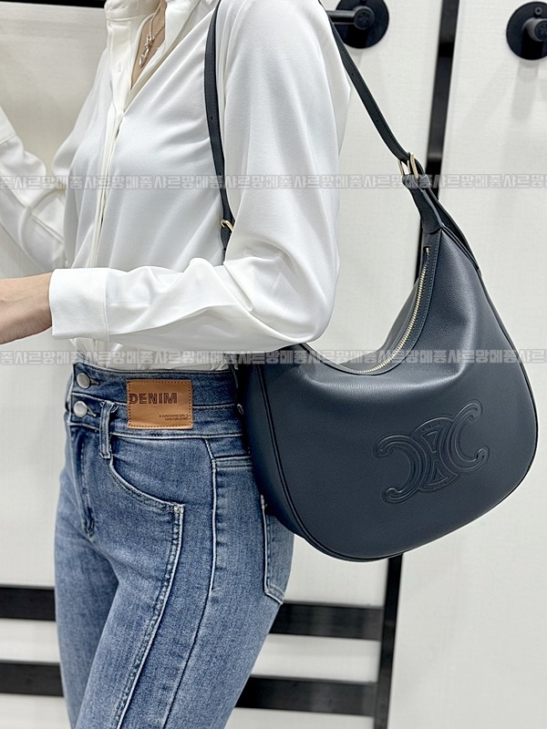 셀린느미디움엘로이즈백 20260307-112703-019루.jpg